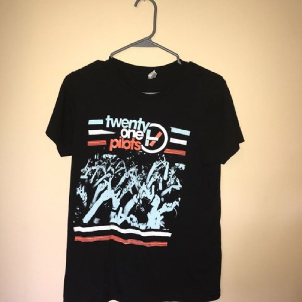 ***ISO*** Old Twenty One Pilots merch